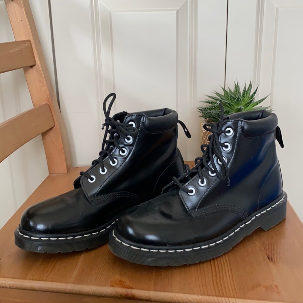 NWOT Black Dr Martens